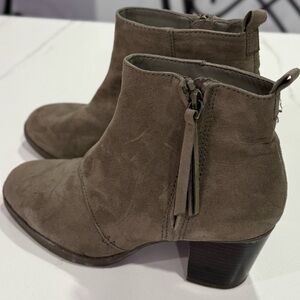 Old Navy • Wedge Ankle Booties